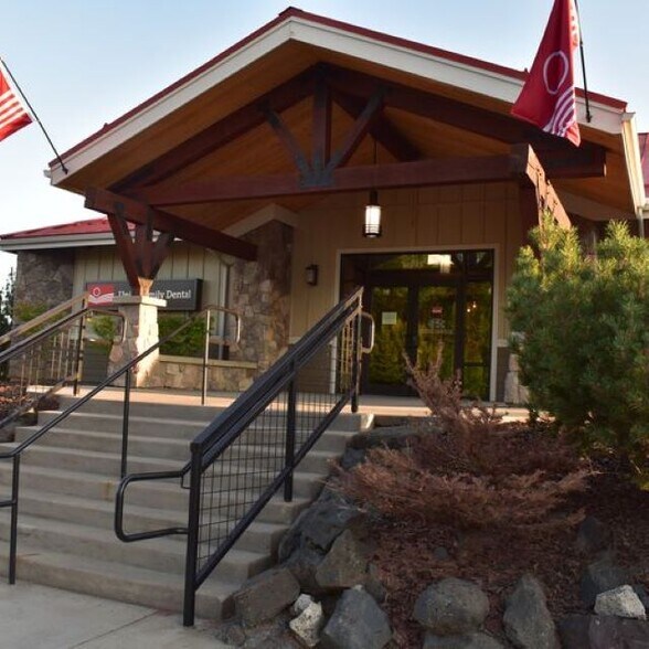 More Photos Of 1095 SE Bishop Blvd, Pullman Office For Sale