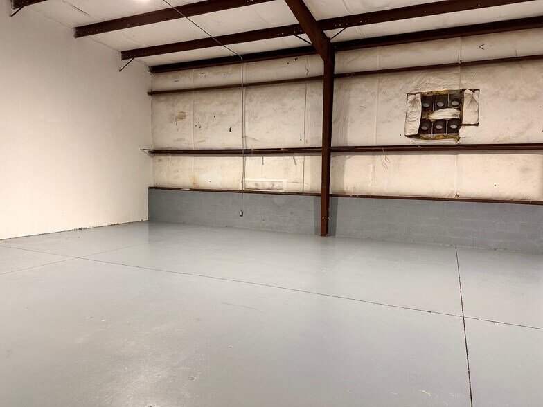 More Photos Of 2164 Platinum Rd, Apopka Light Distribution For Lease