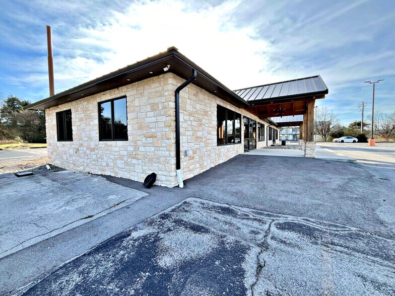 More Photos Of 1391 Murrays Chapel Rd, Sweetwater Showroom For Sale