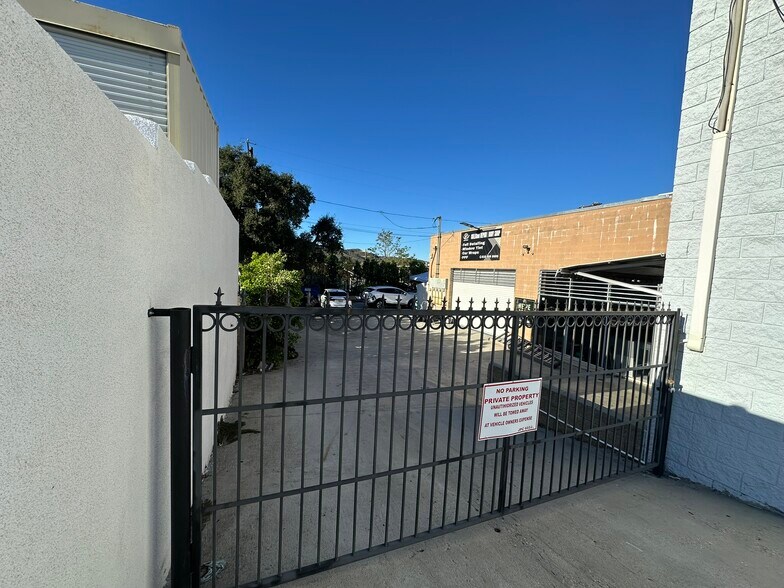 More Photos Of 7616 Foothill Blvd, Tujunga Freestanding For Sale