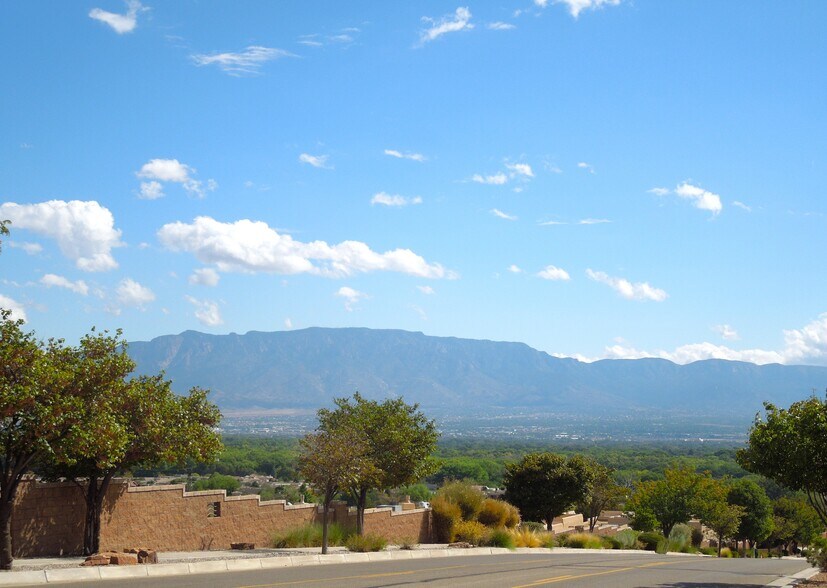 More Photos Of 4316 Beresford Ln Nw, Albuquerque Flex For Sale