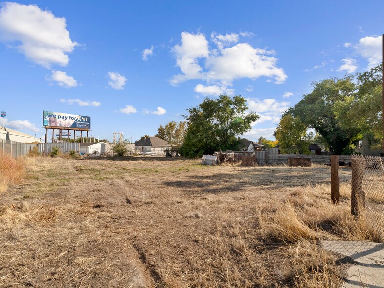 More Photos Of 830-850 W State St, Lehi Land For Lease