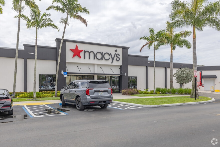 More Photos Of 7795 W Flagler St, Miami General Retail For Lease