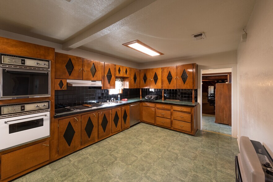 More Photos Of 1264 US Highway 281, Wichita Falls Service For Sale