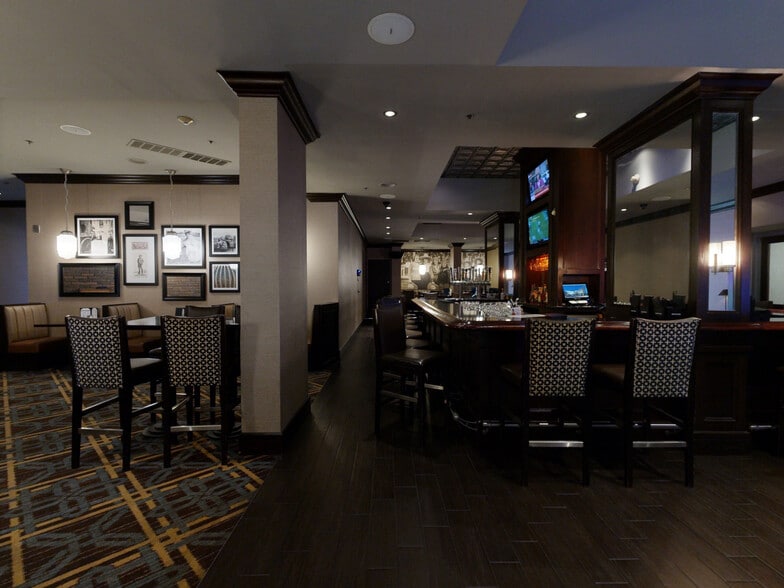 More Photos Of 15700 John F Kennedy Blvd, Houston Hotel For Sale