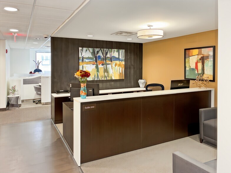 More Photos Of 1010 Lake St, Oak Park Coworking Space