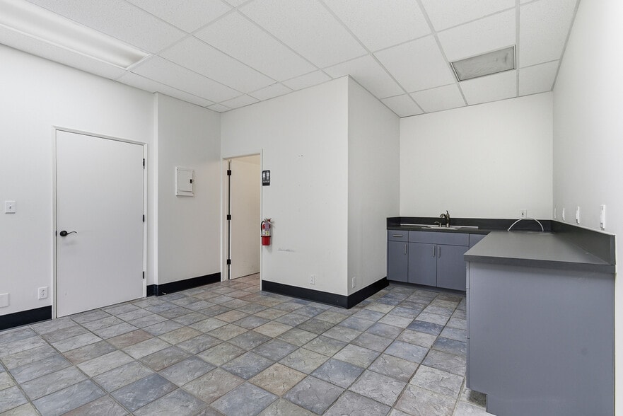 More Photos Of 2943-2947 Foothill Blvd, La Crescenta Medical For Lease