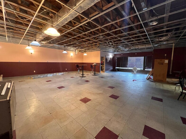 More Photos Of 2121 Eddy Ln, Eau Claire Restaurant For Sale