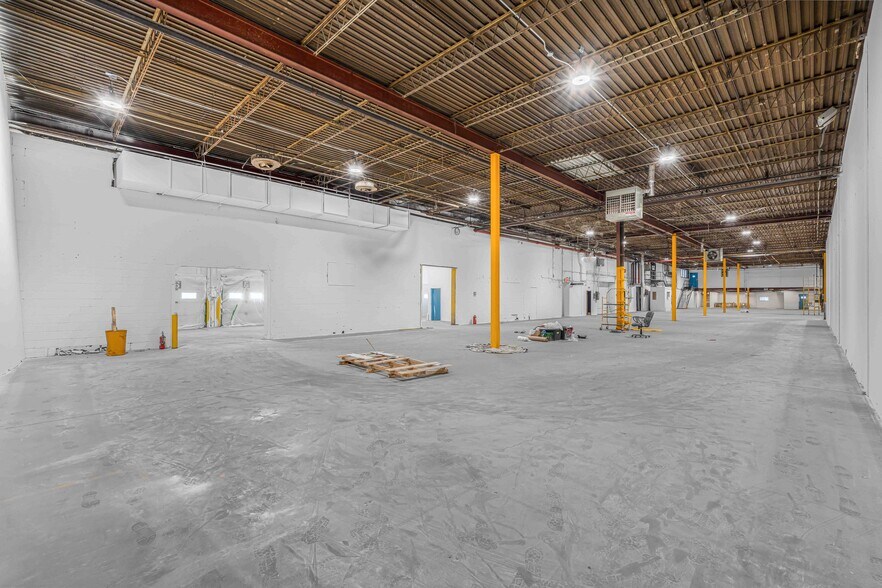 More Photos Of 9145 Rue Boivin, Montréal Light Manufacturing For Lease