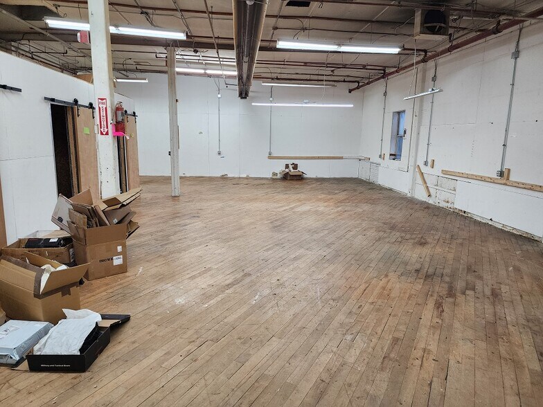 More Photos Of 49 Rose St, Stoughton Light Manufacturing For Lease