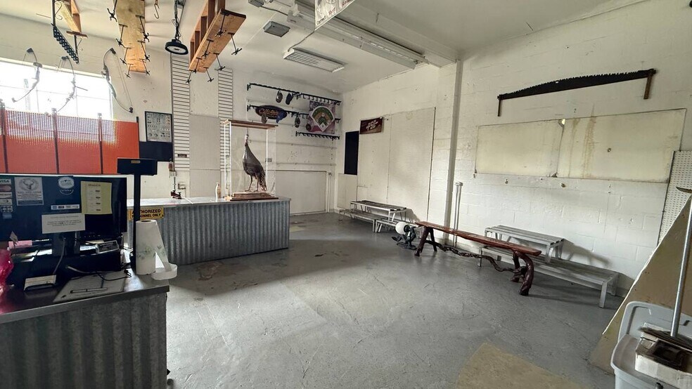 More Photos Of 306 S Main St, Chiefland General Retail For Sale