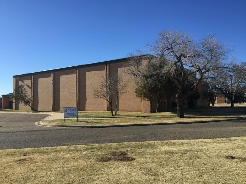 More Photos Of 9717 7th Dr, Lubbock Flex For Lease