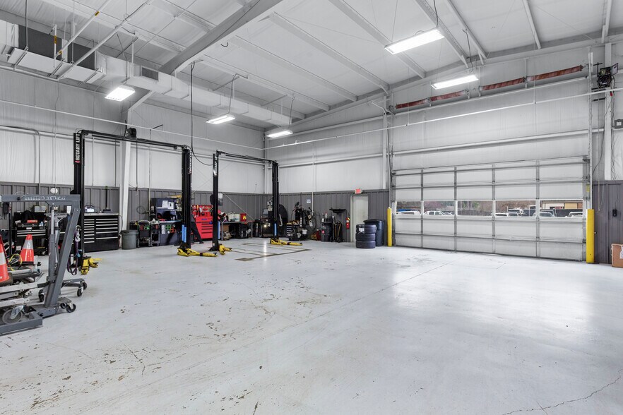 More Photos Of 5385 N I 55 St, Jackson Auto Dealership For Sale