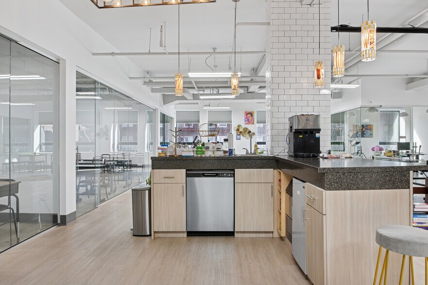 More Photos Of 74-09 37th Ave, Jackson Heights Loft Creative Space For Lease