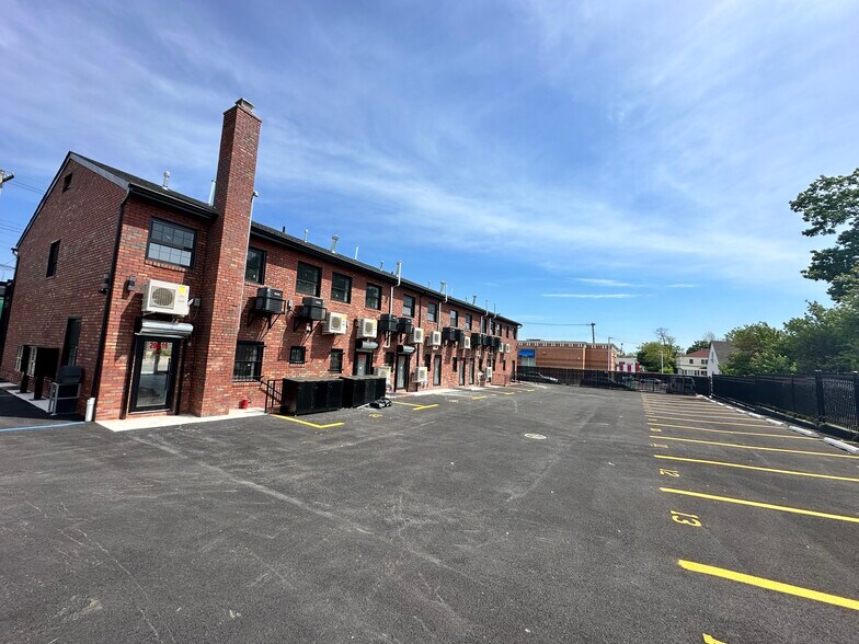 More Photos Of 205-16 Linden Blvd, Saint Albans Storefront Retail Residential For Lease