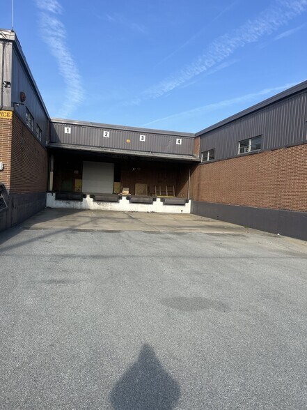More Photos Of 1001 Loucks Mill Rd, York Warehouse For Lease