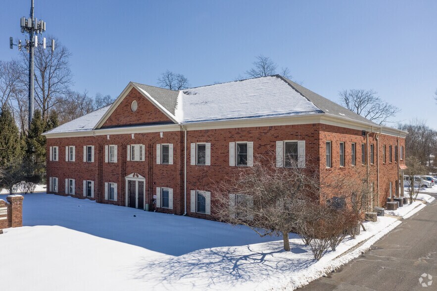 More Photos Of 1952 US-22, Bound Brook Office For Lease