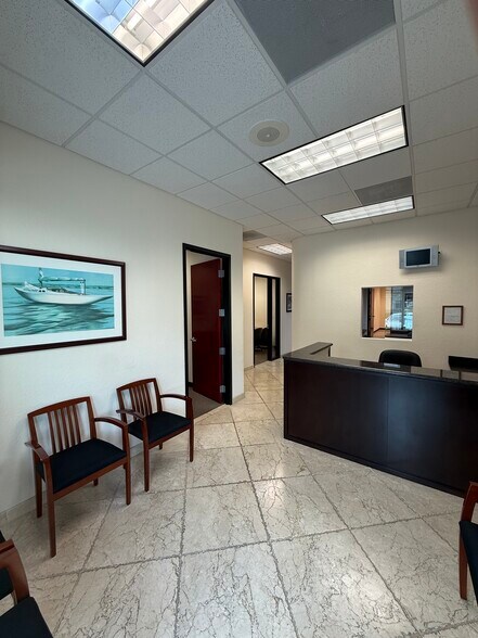 More Photos Of 1701-1745 Banks Rd, Margate Light Distribution For Lease