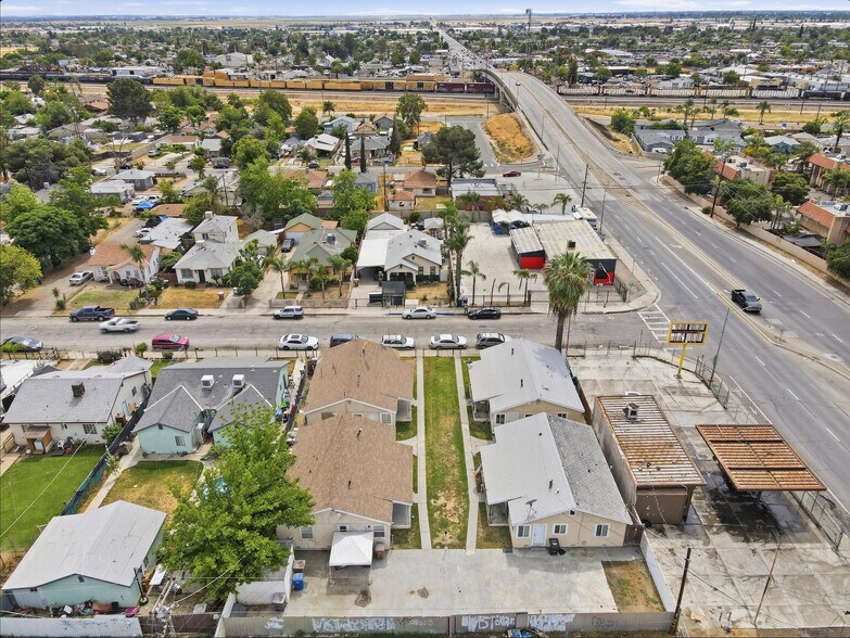 More Photos Of 2208 Lake St, Bakersfield Apartments For Sale