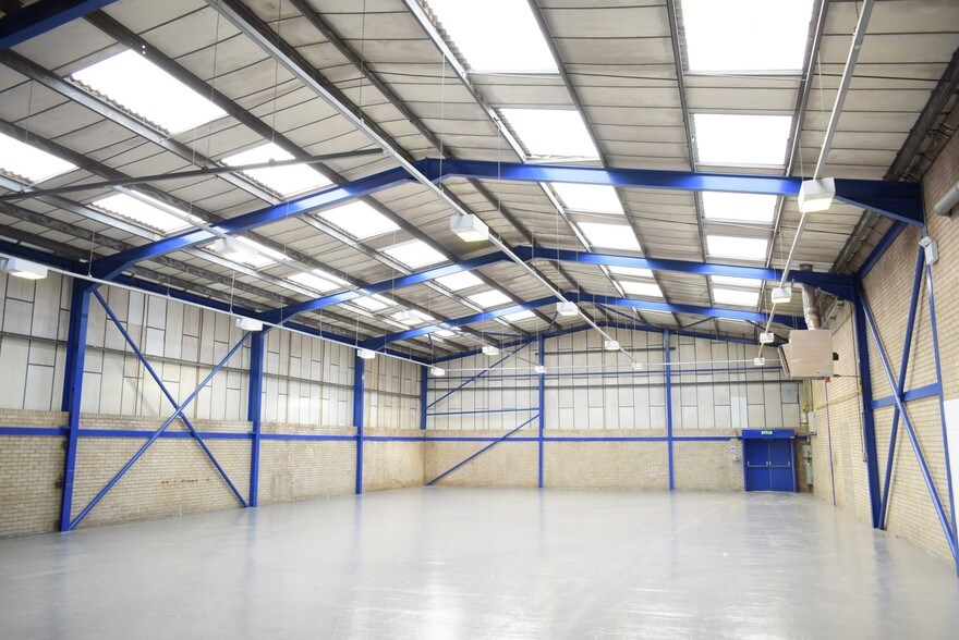 More Photos Of Honeywell Ln, Oldham Warehouse For Lease