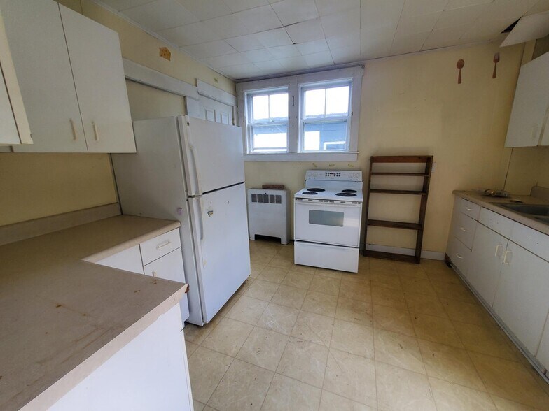 More Photos Of 17 Summer St, Dover-Foxcroft Office For Sale