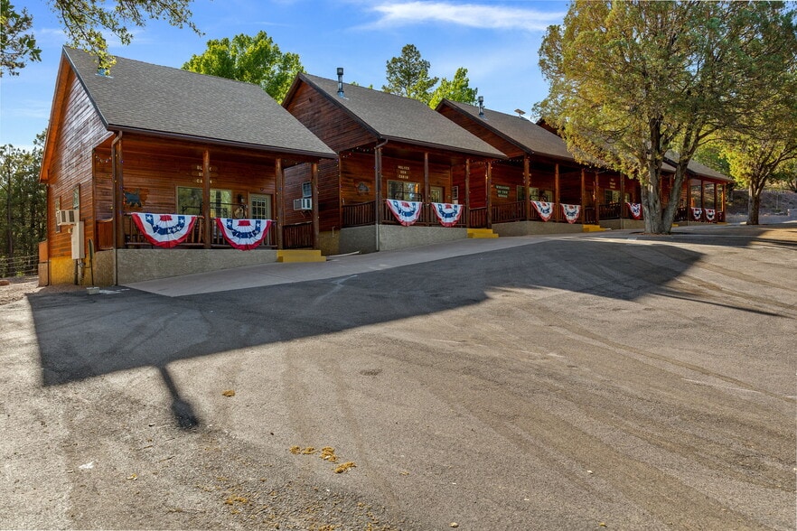 More Photos Of 1022 S Hunter Creek Dr, Payson Hotel For Sale