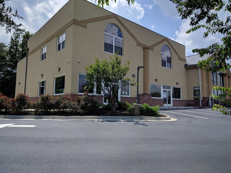 More Photos Of 9999 Brook Rd, Glen Allen Freestanding For Lease