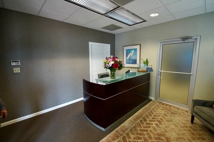 More Photos Of 5898 Ridgewood Rd, Jackson Office For Lease