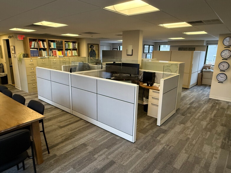More Photos Of 6 Greenleaf Woods Dr, Portsmouth Office For Sale