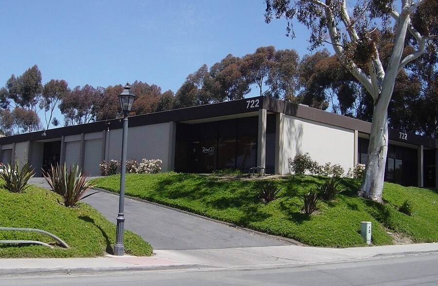 More Photos Of 722 Genevieve St, Solana Beach Light Manufacturing For Lease