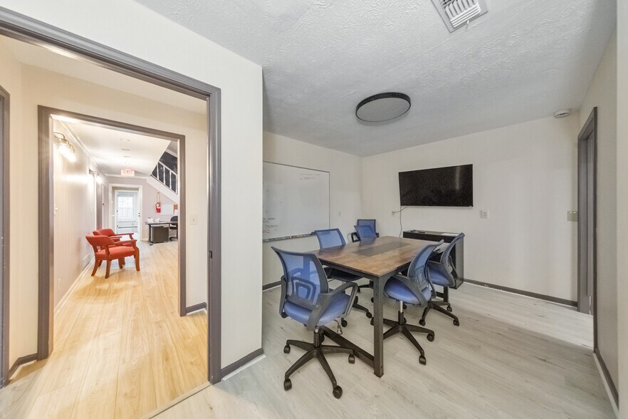 More Photos Of 2440 Sandy Plains Rd, Marietta Office For Sale