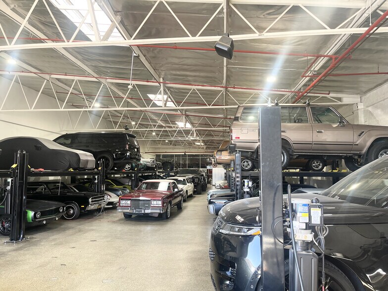 More Photos Of 7654 Clybourn Ave, Sun Valley Light Manufacturing For Sale