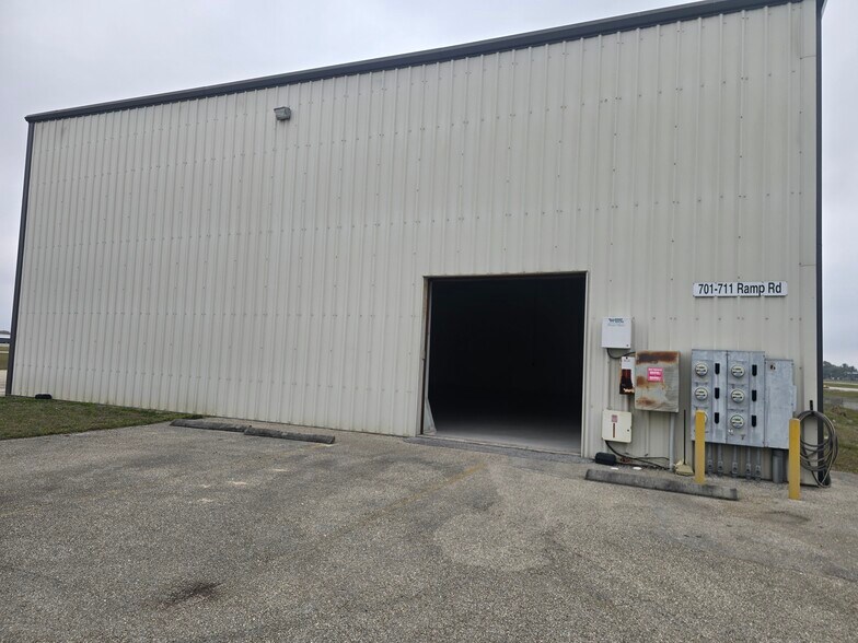 More Photos Of 711 Ramp Rd, Naples Airplane Hangar For Sale