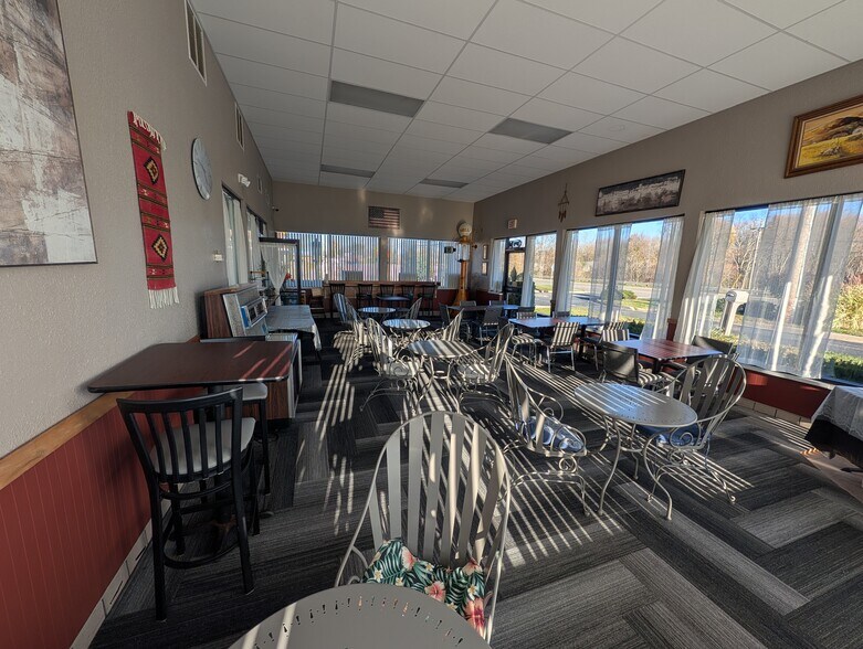 More Photos Of 1225 N Main St, Adrian Fast Food For Lease