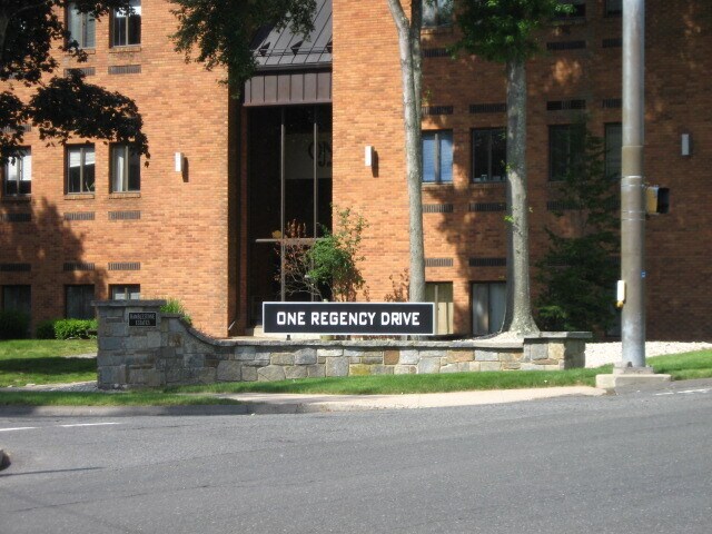 More Photos Of 1 Regency Dr, Bloomfield Office For Lease