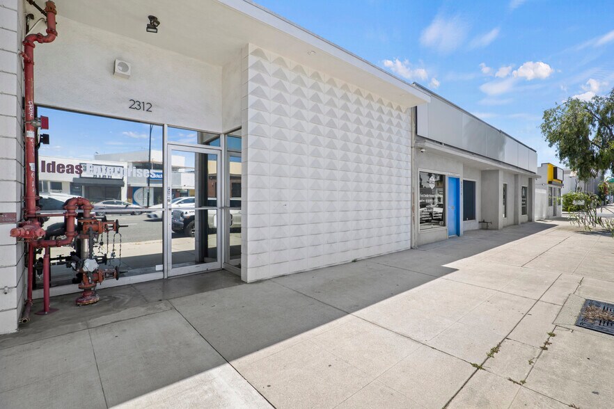 More Photos Of 2312 W Burbank Blvd, Burbank Loft Creative Space For Lease