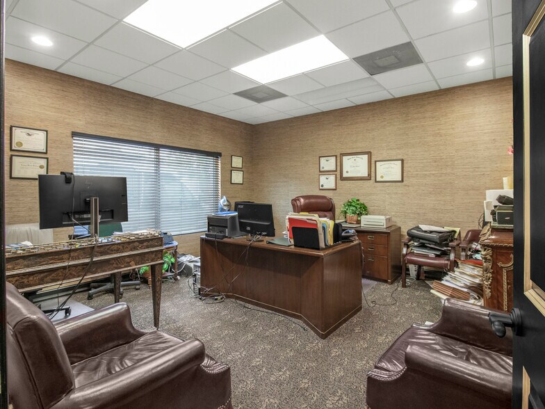 More Photos Of 71 NE 27th Ave, Pompano Beach Office For Sale