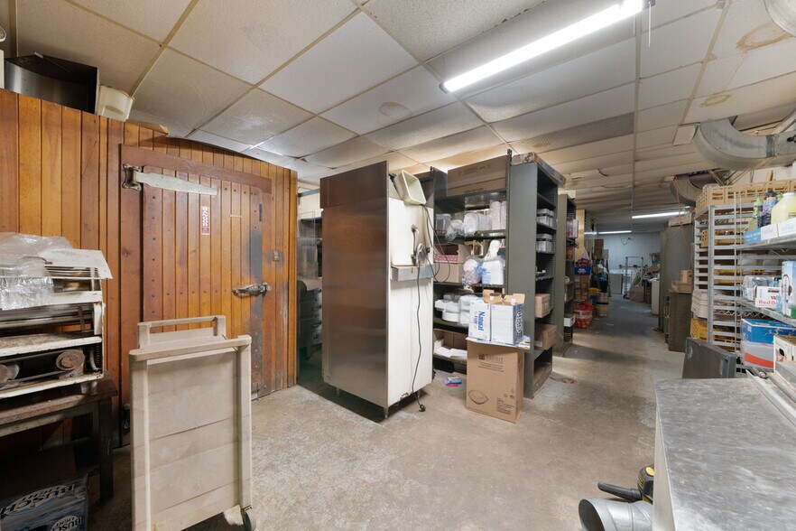 More Photos Of 18089 W State St, Vandalia Bar For Sale