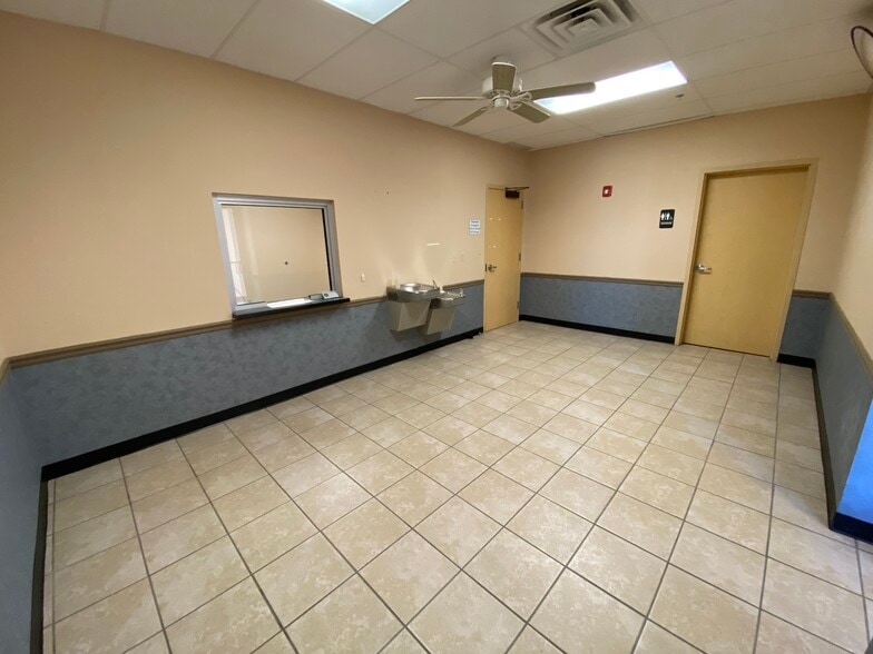 More Photos Of 3250 Robertson Rd, Tyler Office For Lease