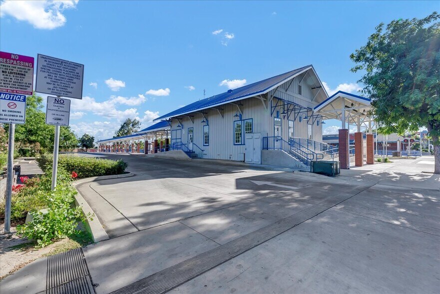 More Photos Of 504 W 7th St, Hanford Freestanding For Sale