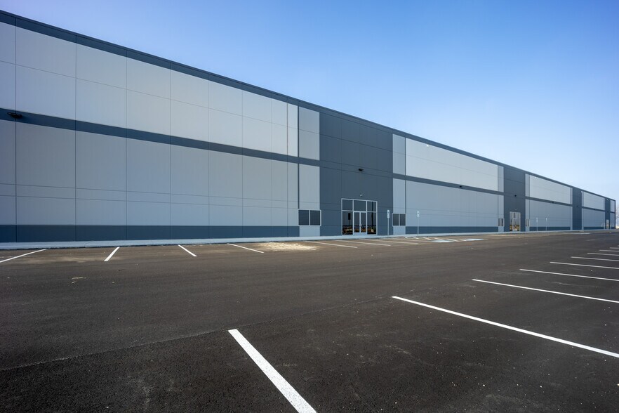 More Photos Of 18300 Snow Rd, Brook Park Unknown For Lease