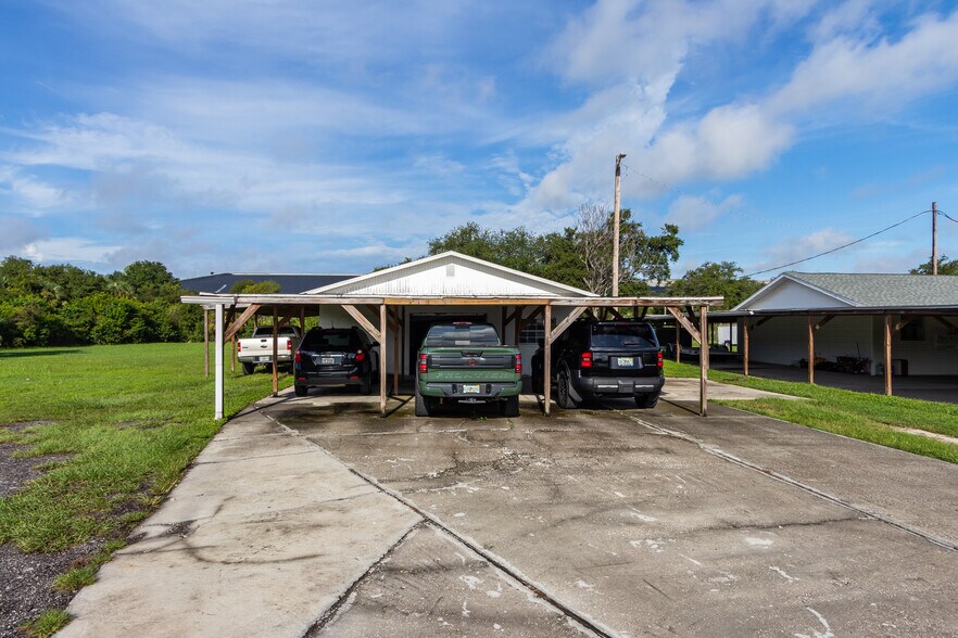 More Photos Of 6901 S 78th St, Riverview Warehouse For Lease