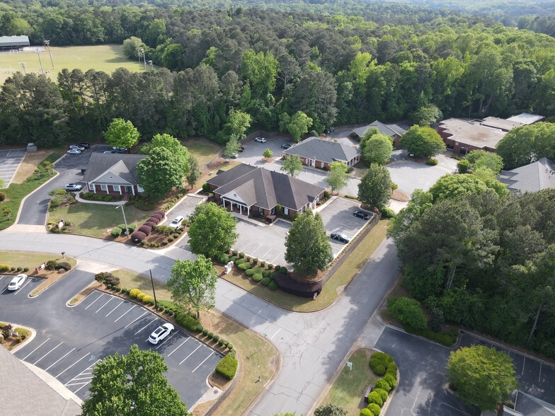 More Photos Of 385 Hawthorne Ln, Athens Medical For Lease