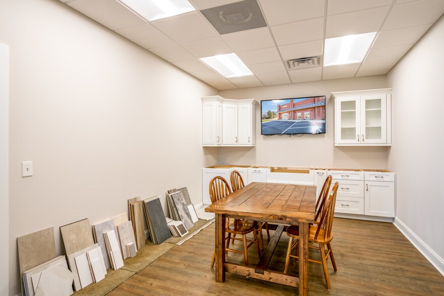 More Photos Of 3951 Wexford Ln, Denver Showroom For Lease