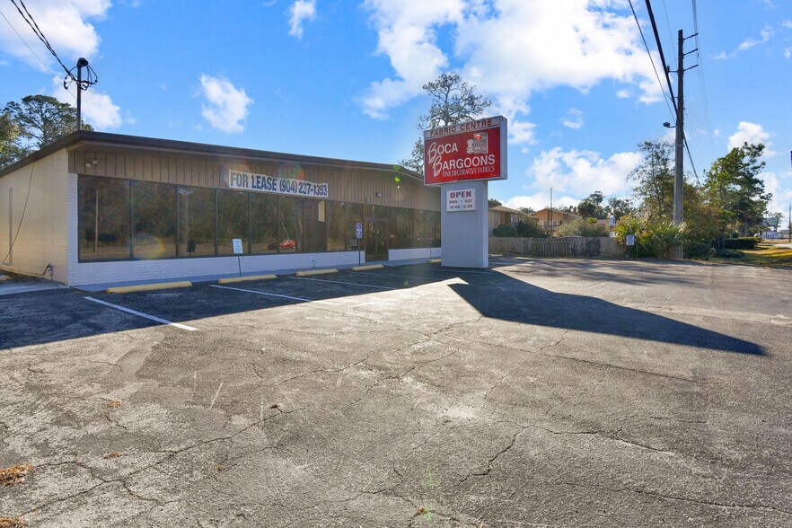 More Photos Of 5953 Roosevelt Blvd, Jacksonville Storefront Retail Office For Sale