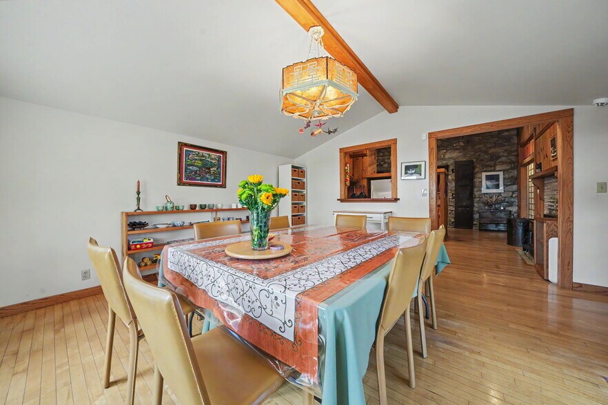 More Photos Of 21376 Consolation St, Volcano Specialty For Sale