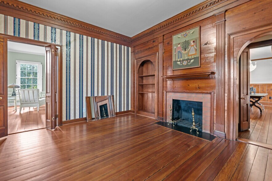 More Photos Of 202 W Main St, Sanford Office Residential For Sale