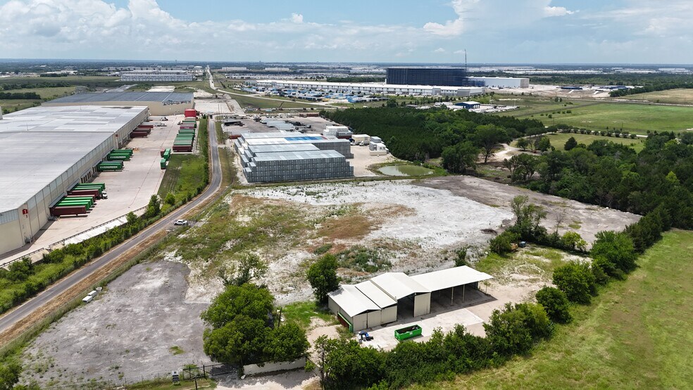 More Photos Of 601, 867, & 906 Talco Rd, Lancaster Land For Lease