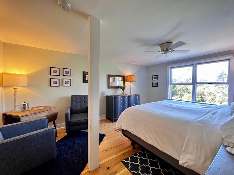 More Photos Of 3063 Bristol Rd, New Harbor Hospitality For Sale