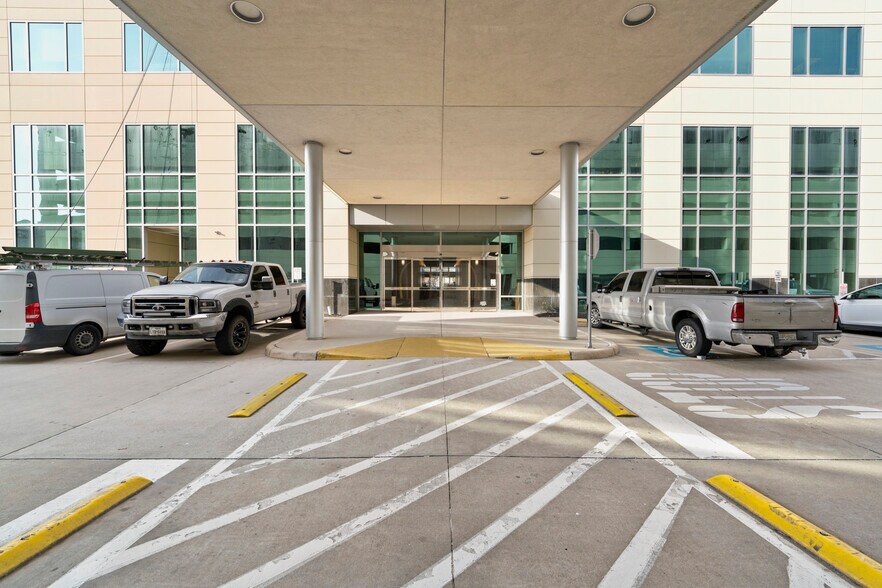 More Photos Of 9999 Bellaire Blvd, Houston Medical For Lease